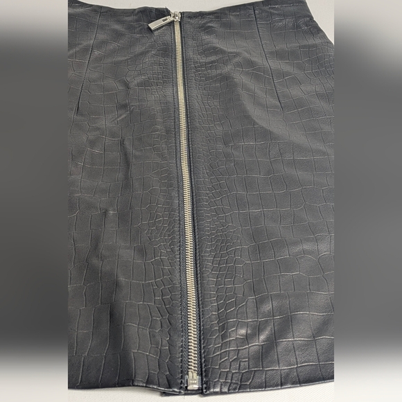 H&M Women's Leather Mini Flare Skirt Black Crocodile patterned Silver Zip Sz 6 - Picture 5 of 9
